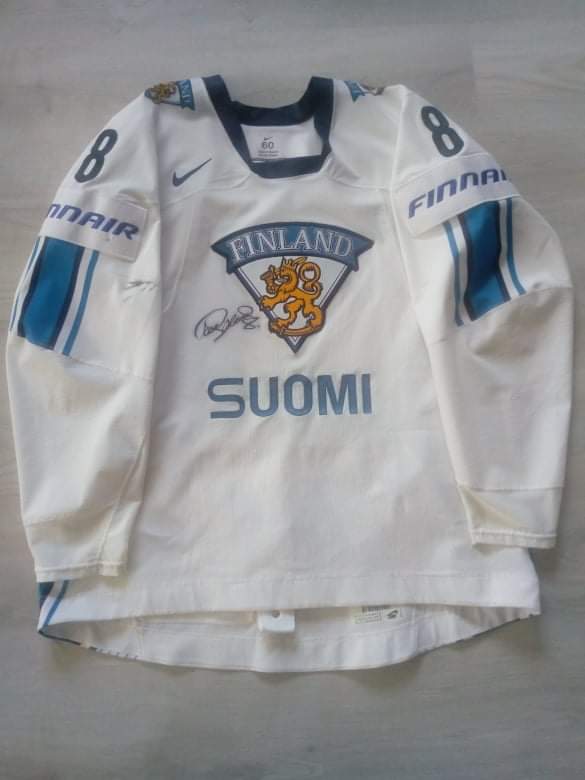 Mikael Granlund Minnesota Wild Game-Worn Home 2016 World Cup Of Hockey Team  Finland Jersey - NHL Auctions